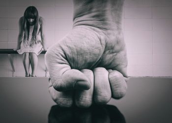 Η Εφέτης Ελευθερία Κώνστα εξηγεί γιατί είναι “γυναικοκτονία και όχι ανθρωποκτονία”