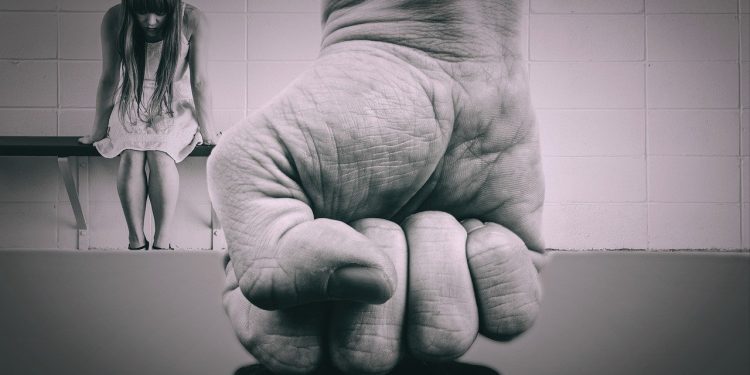 Η Εφέτης Ελευθερία Κώνστα εξηγεί γιατί είναι “γυναικοκτονία και όχι ανθρωποκτονία”