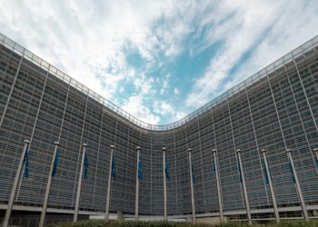 S&P για την μείωση των κόκκινων δανείων
